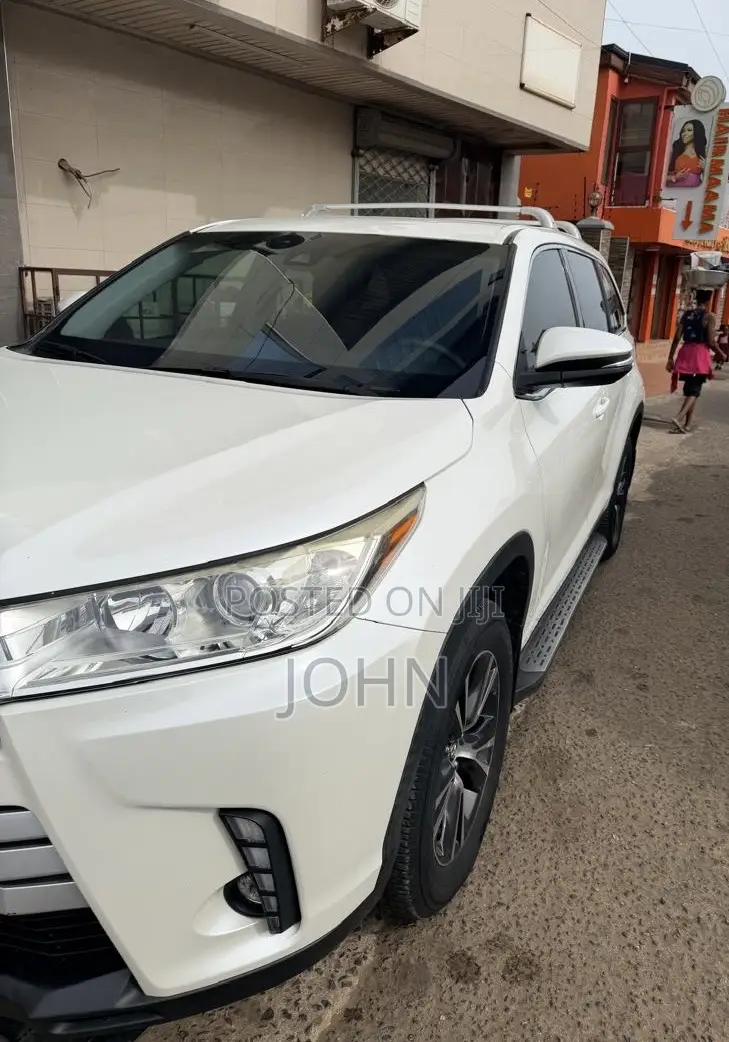 Toyota Highlander LE 2019 White