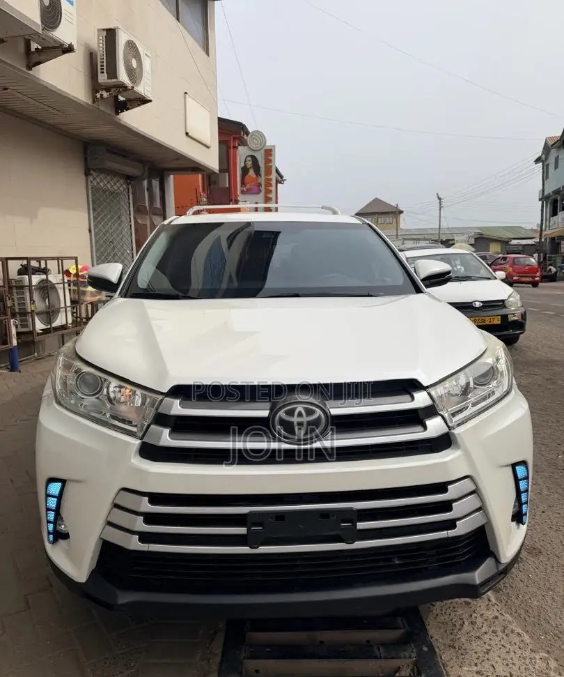 Toyota Highlander LE 2019 White