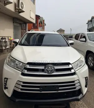 Toyota Highlander LE 2019 White