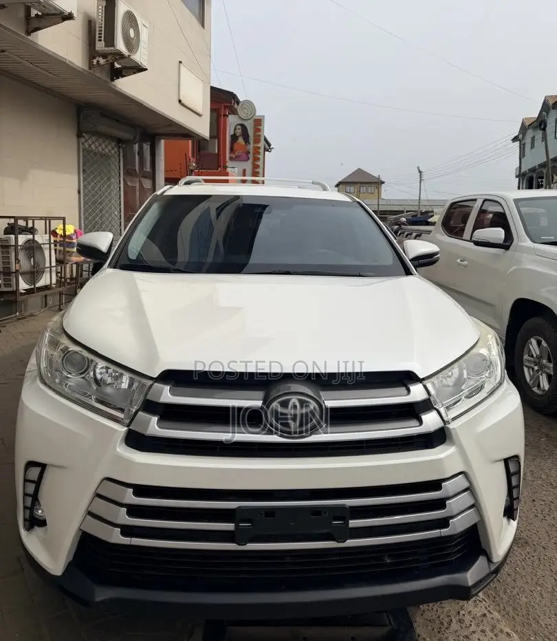 Toyota Highlander LE 2019 White