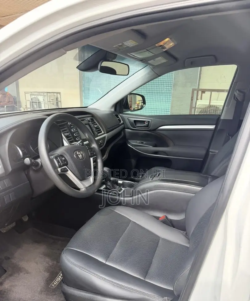 Toyota Highlander LE 2019 White
