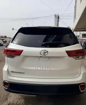Toyota Highlander LE 2019 White