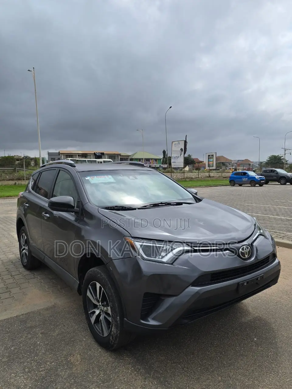 Toyota RAV4 LE 4dr SUV AWD (2.5L 4cyl 6A) 2018 Gray