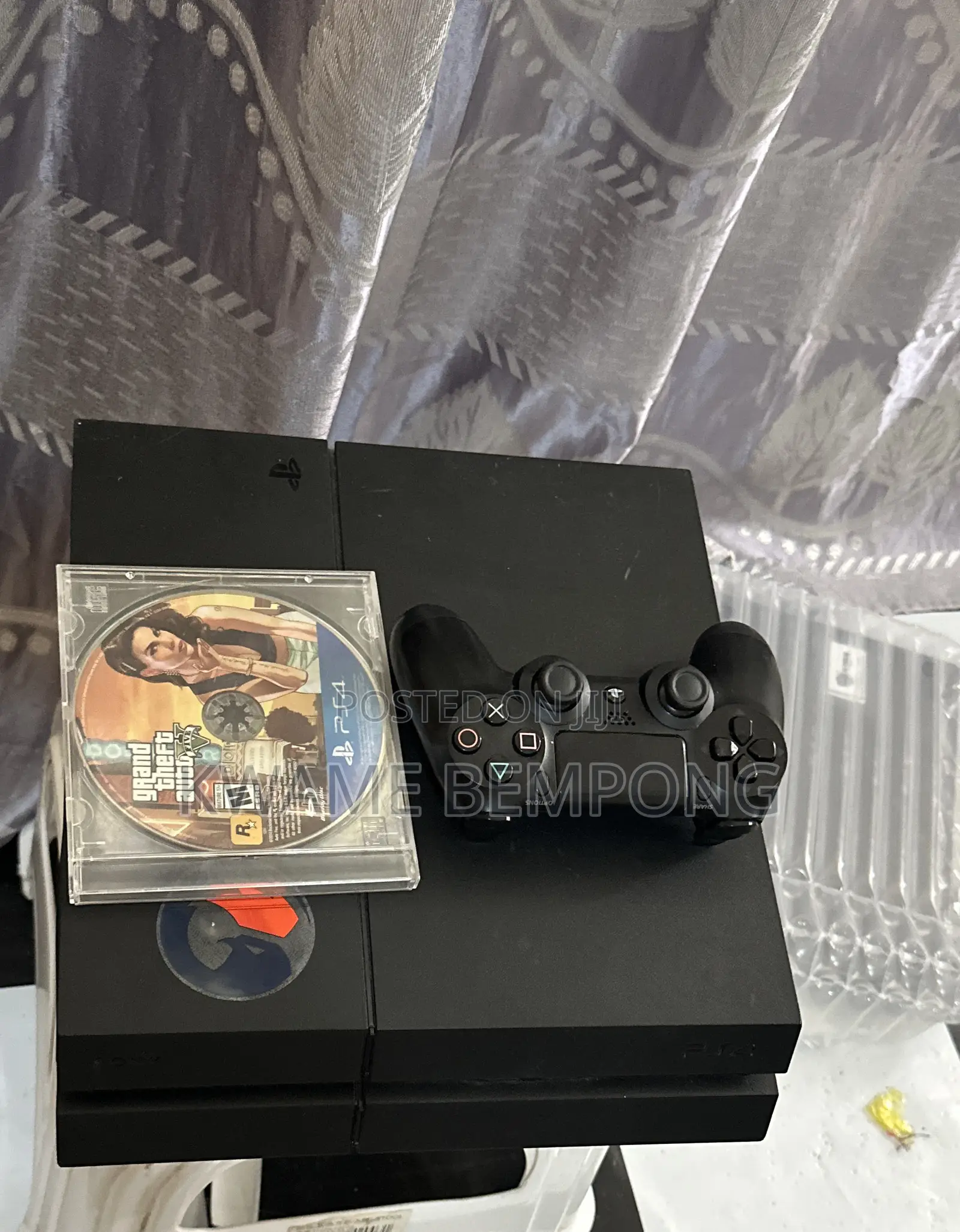 Very Neat Ps4 Standard With One Controller and Gta 5 Disc