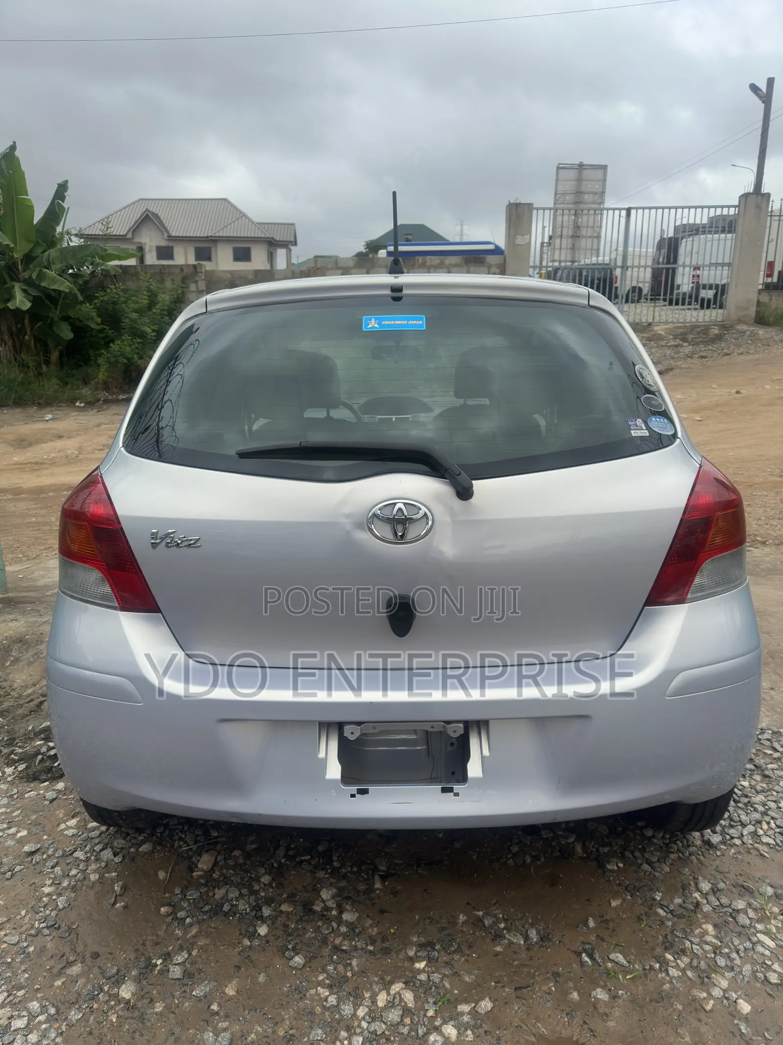 Toyota Vitz 2010 Silver
