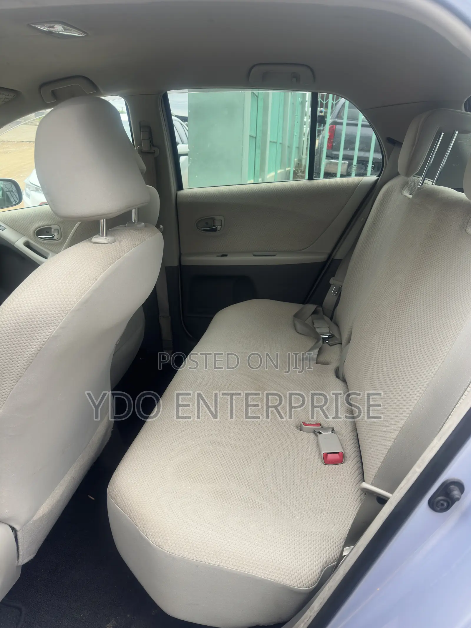 Toyota Vitz 2010 Silver