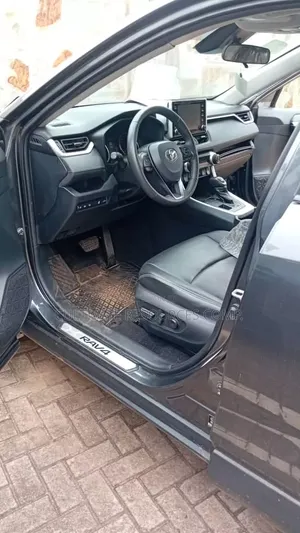 Toyota RAV4 2021 Black