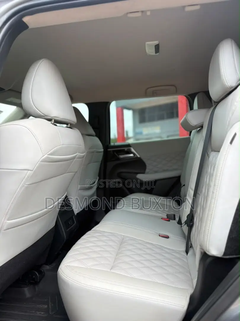 Mitsubishi Outlander SEL Launch Edition 2022 Gray