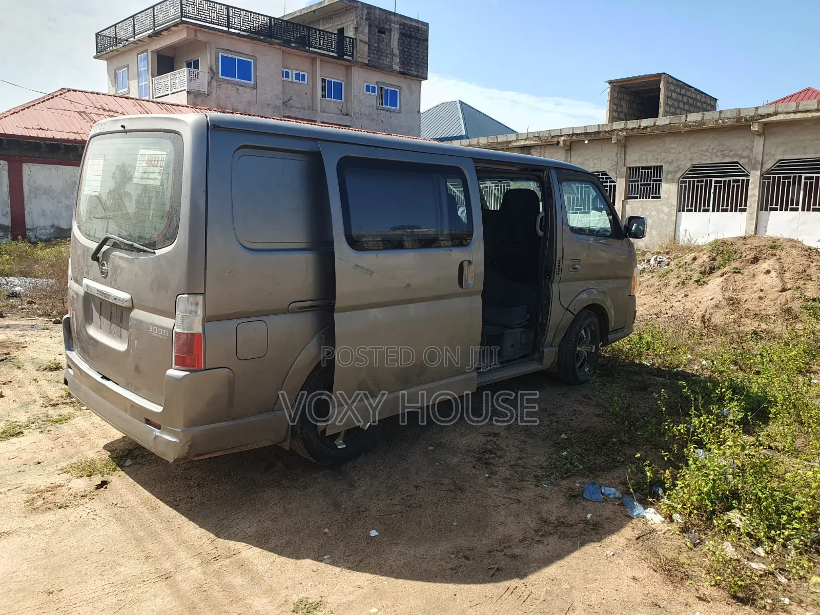 Nissan Caravan (Urvan) 2011 Grey