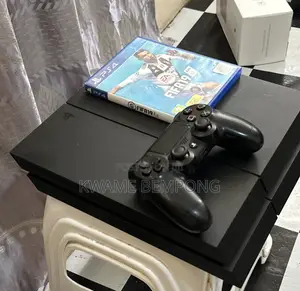 Ps4 Standard With a Controller and Fifa 19 Cd