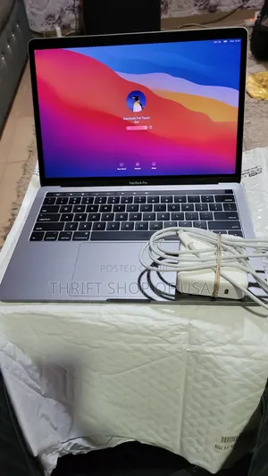 Laptop Apple MacBook Pro 2017 8GB Intel Core i5 SSD 512GB