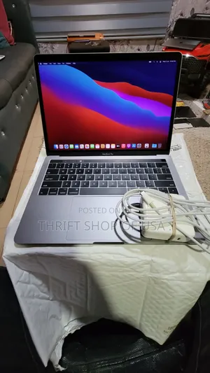 Laptop Apple MacBook Pro 2017 8GB Intel Core i5 SSD 512GB