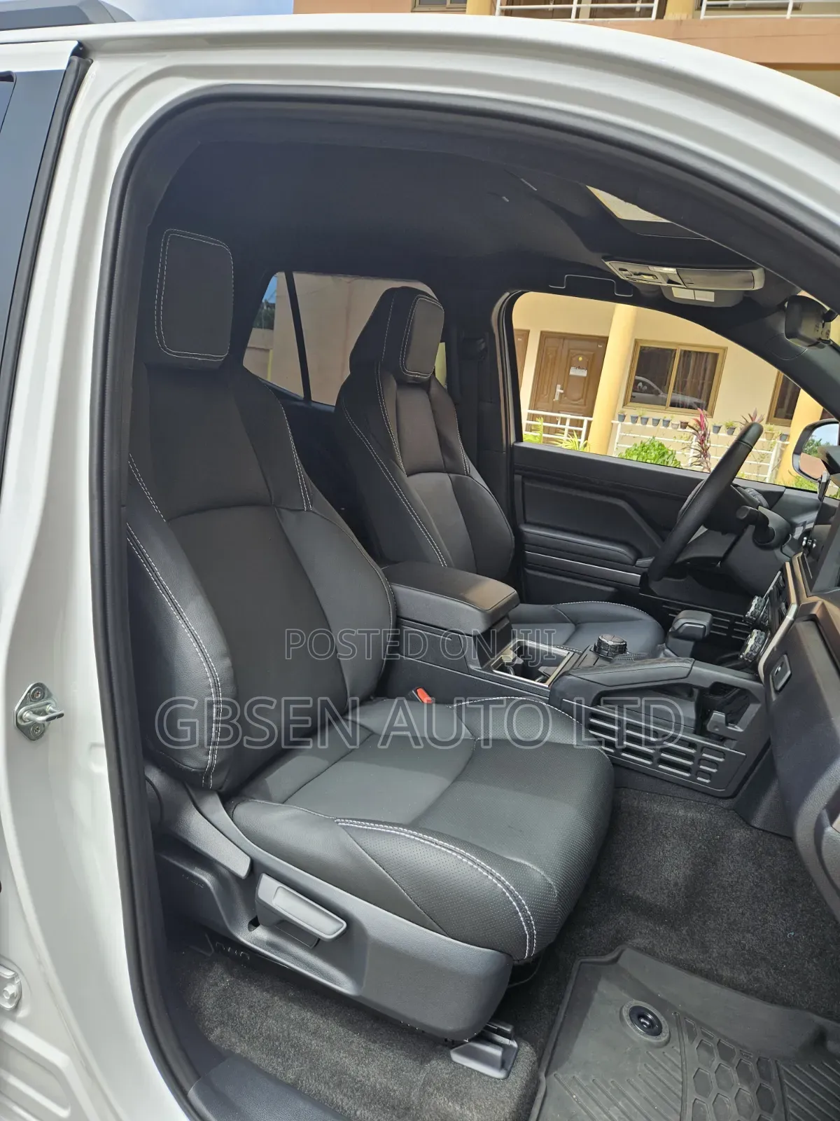 Toyota 4-Runner SR5 4WD 2025 White