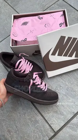 Travis Scott Nike