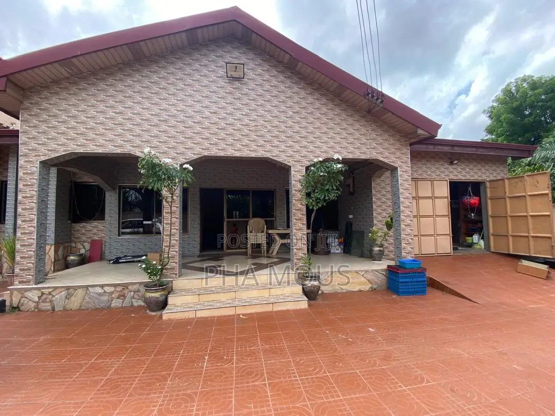 4bdrm House in Mile 7 for rent