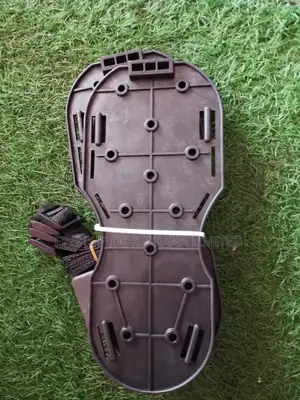 Normal Spike Shoe