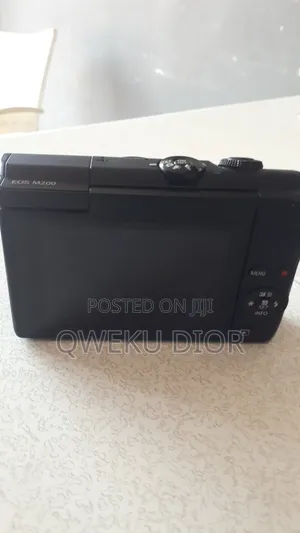 Canon Eos M200