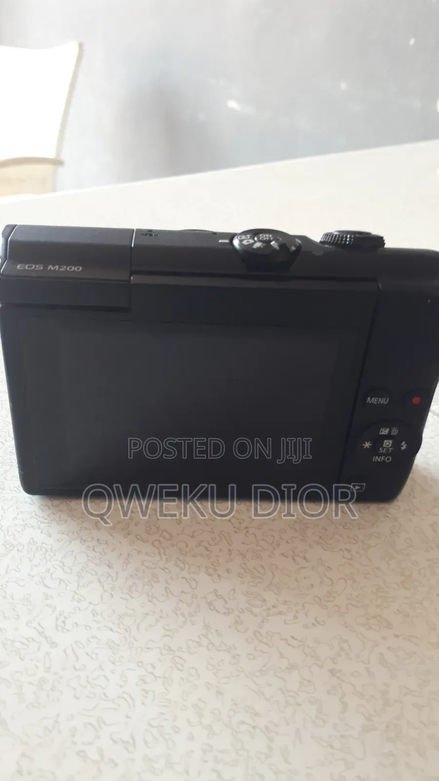 Canon Eos M200