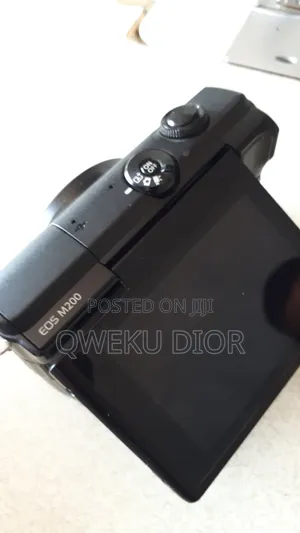 Canon Eos M200