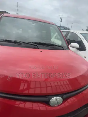 Toyota Sienta 2013 Red