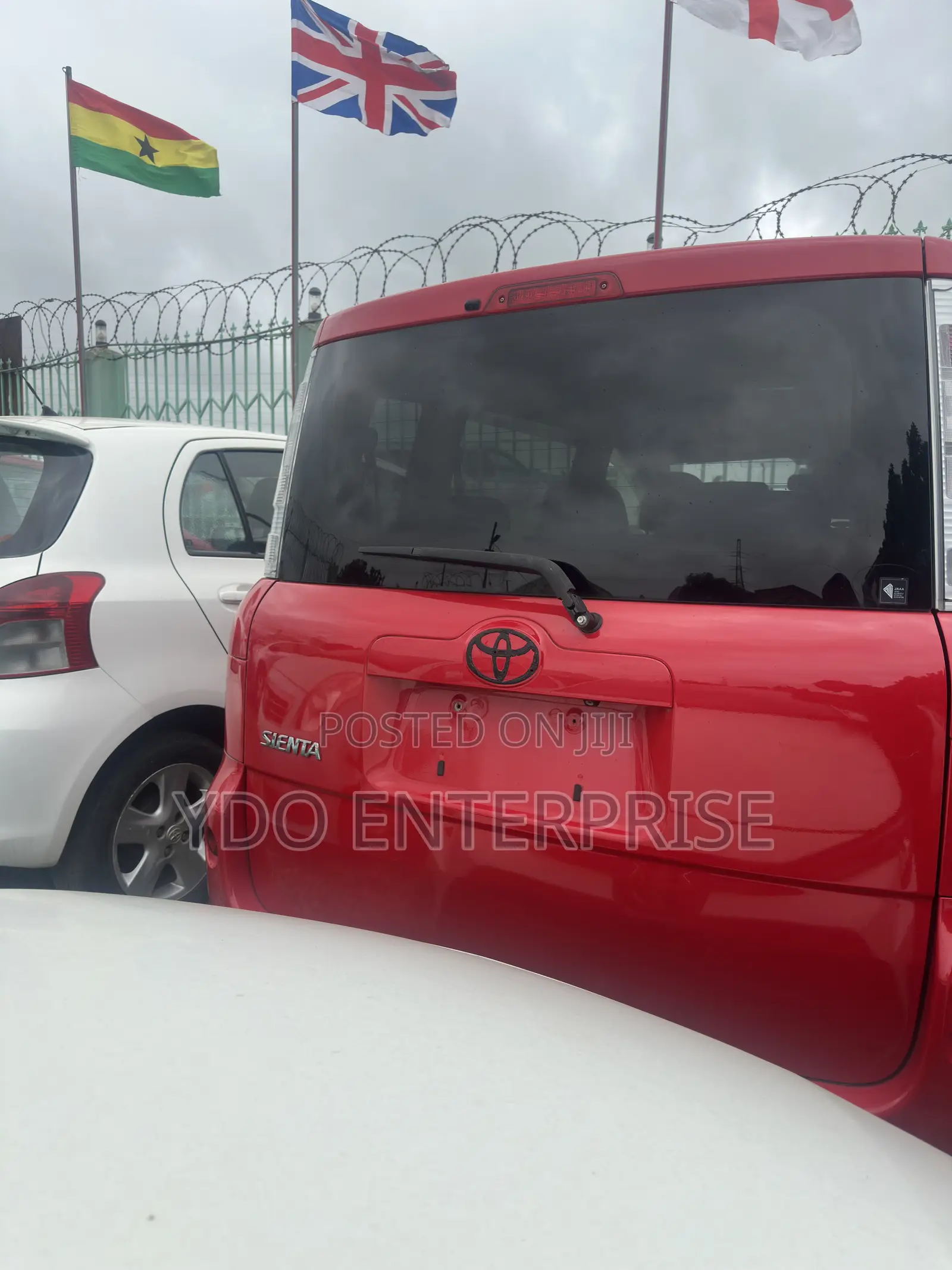 Toyota Sienta 2013 Red