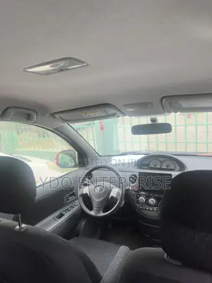 Toyota Sienta 2013 Red