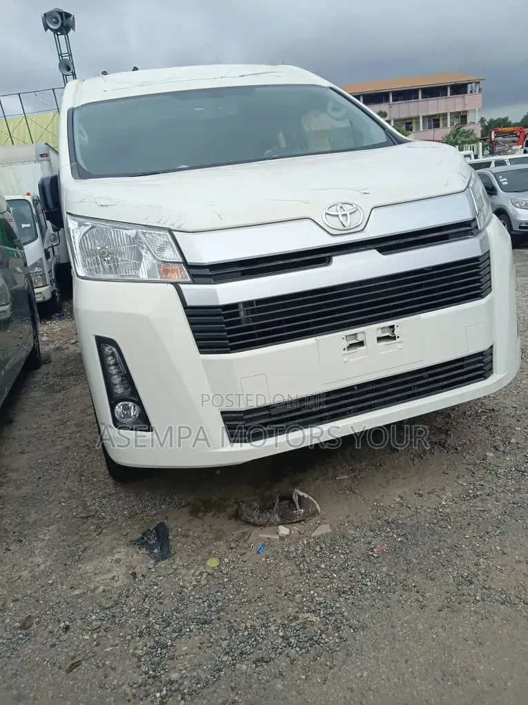 Toyota HiAce 2025 White