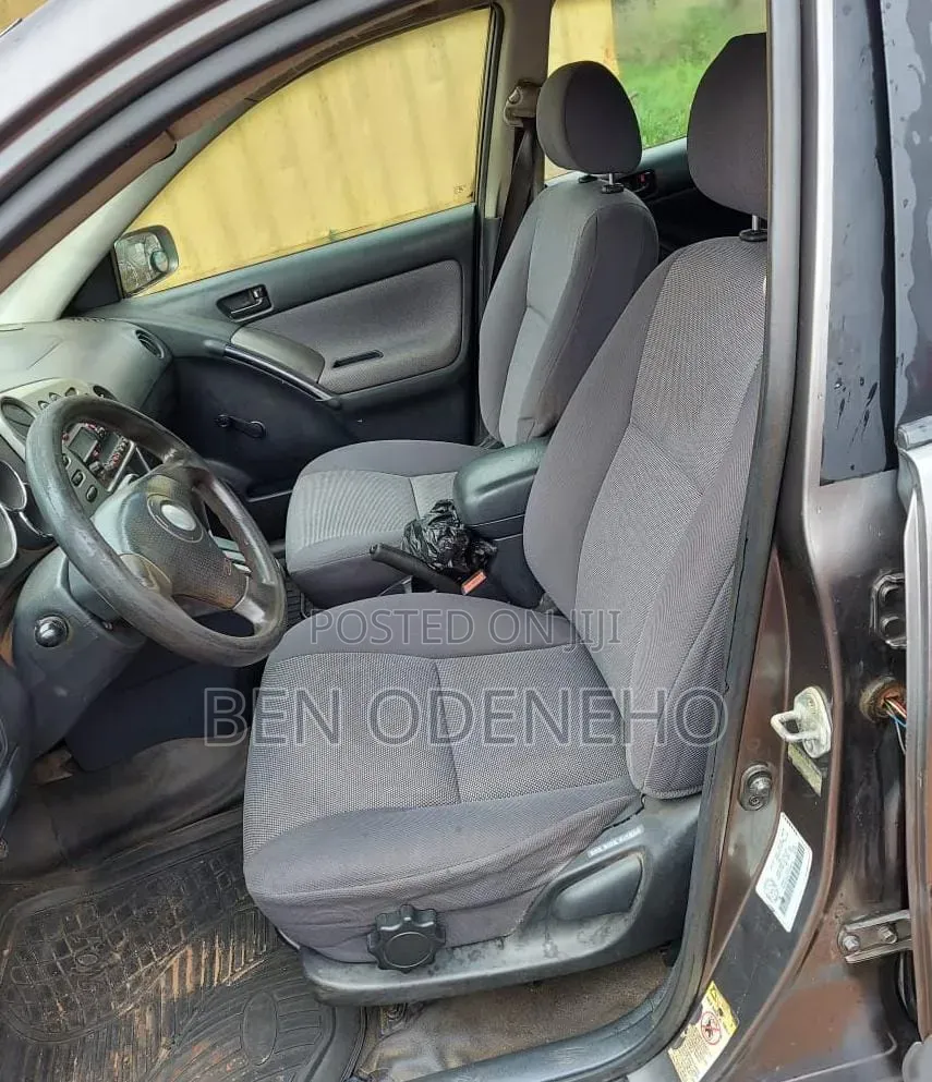 Pontiac Vibe 2010 Gray