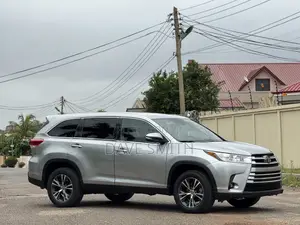Toyota Highlander LE 2019 Silver