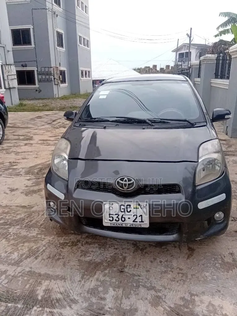 Toyota Vitz 2010 Black