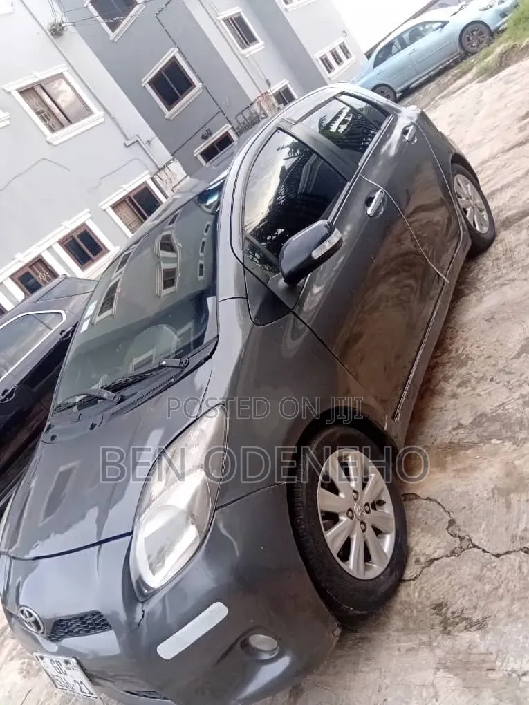 Toyota Vitz 2010 Black
