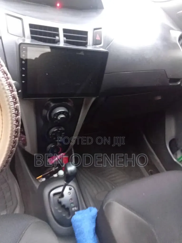 Toyota Vitz 2010 Black