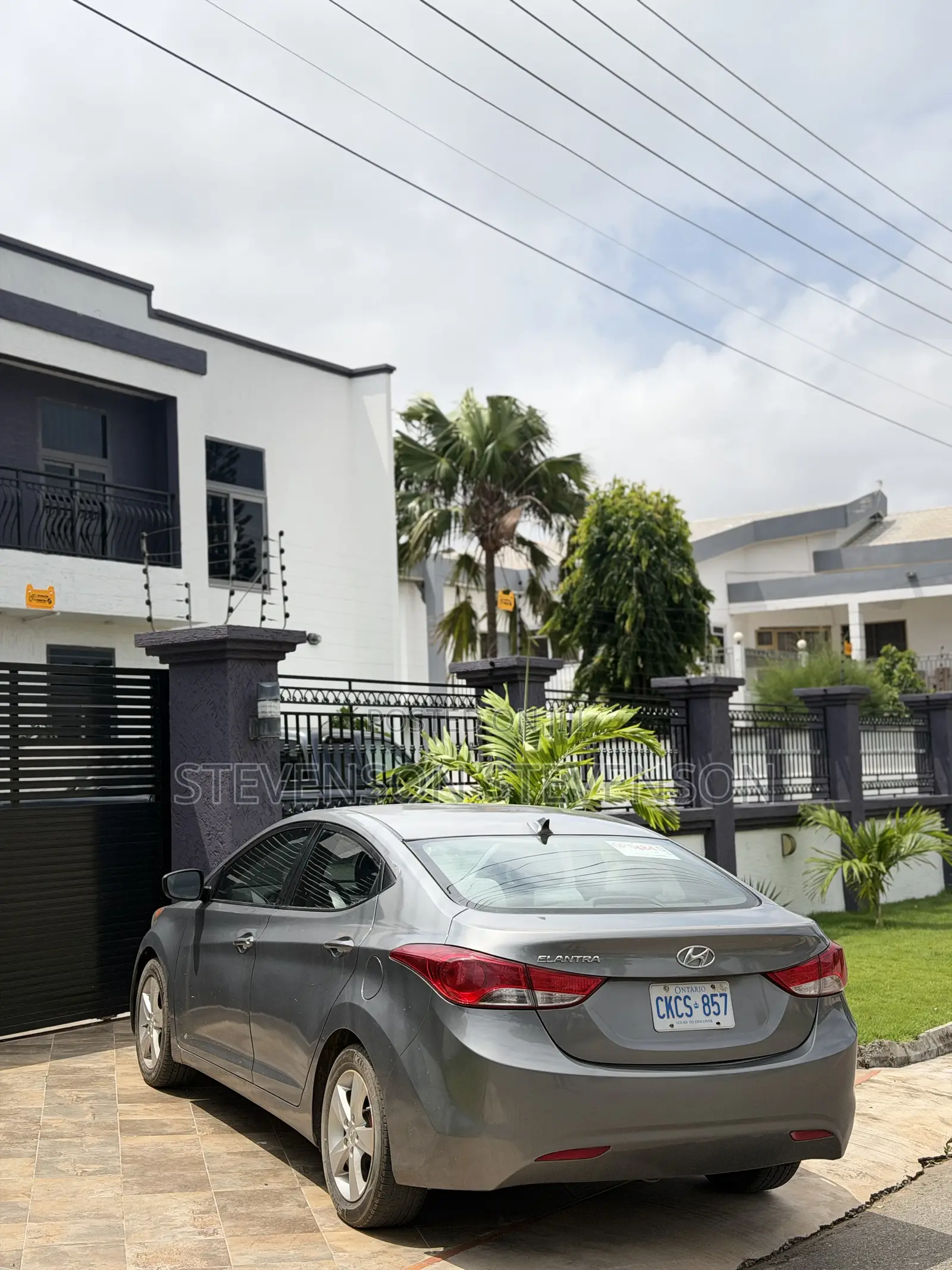 Hyundai Elantra GLS Sedan FWD (1.8L 4cyl 6M) 2013 Gray