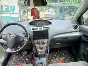 Toyota Yaris 2010 Green