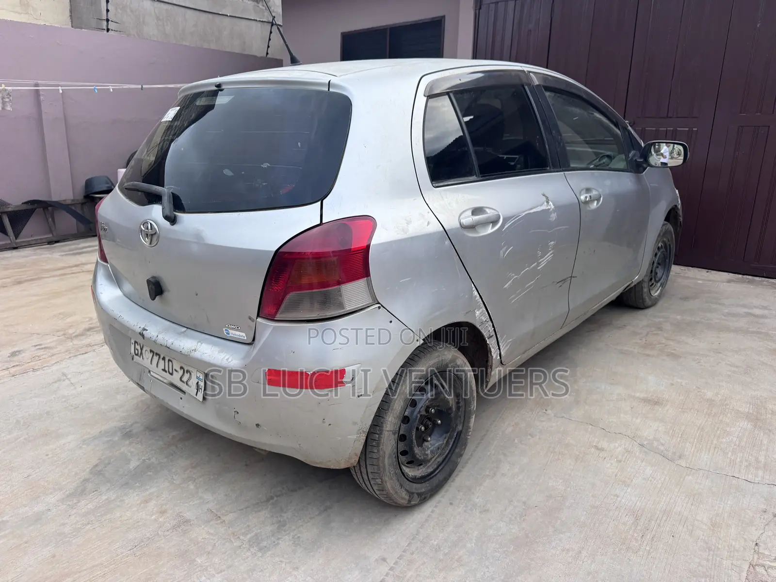 Toyota Vitz 2010 Silver