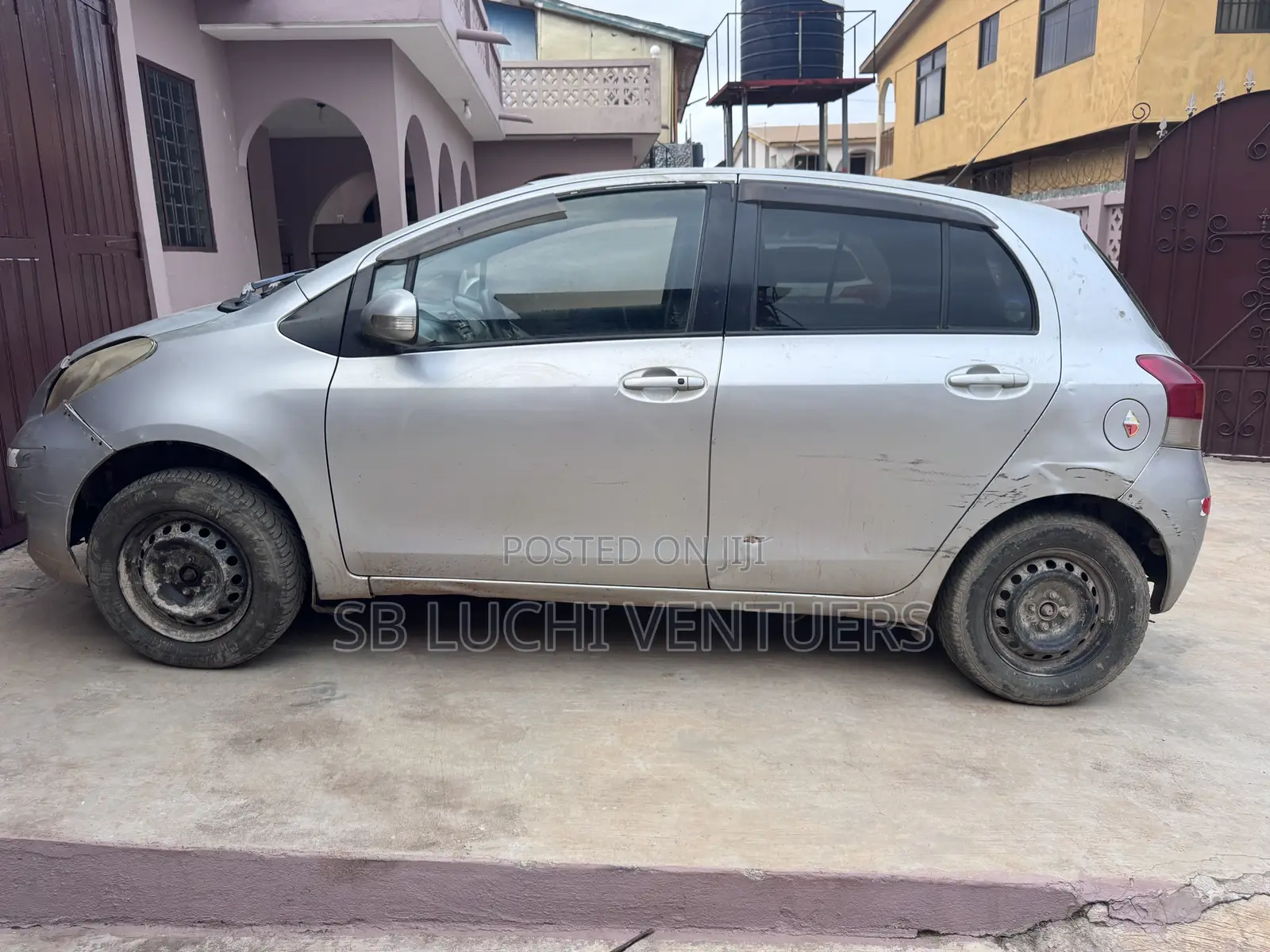 Toyota Vitz 2010 Silver