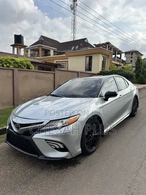 Toyota Camry SE Nightshade FWD 2020 Silver