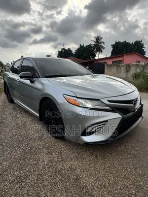 Toyota Camry SE Nightshade FWD 2020 Silver