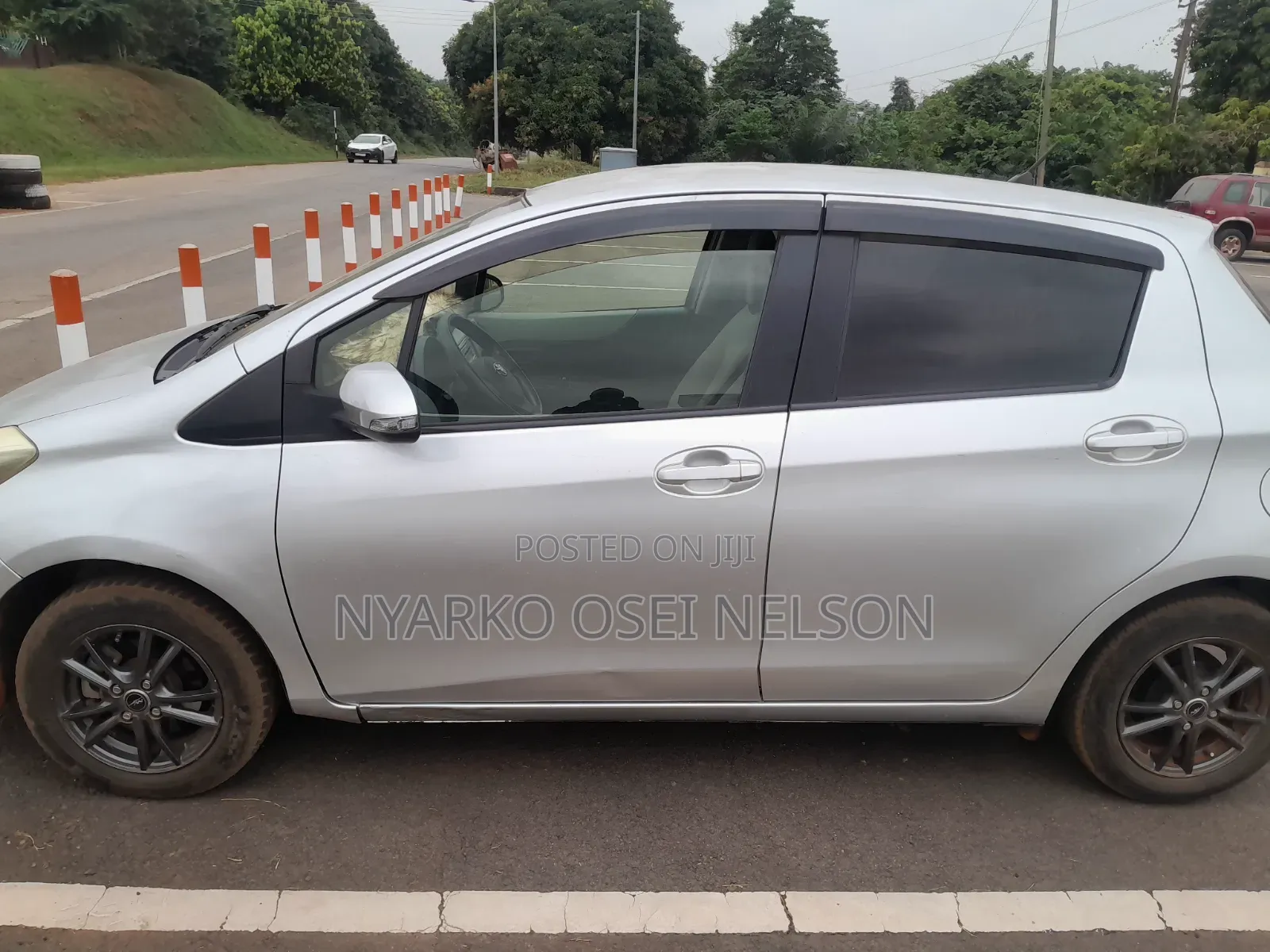 Toyota Vitz 2012 Silver