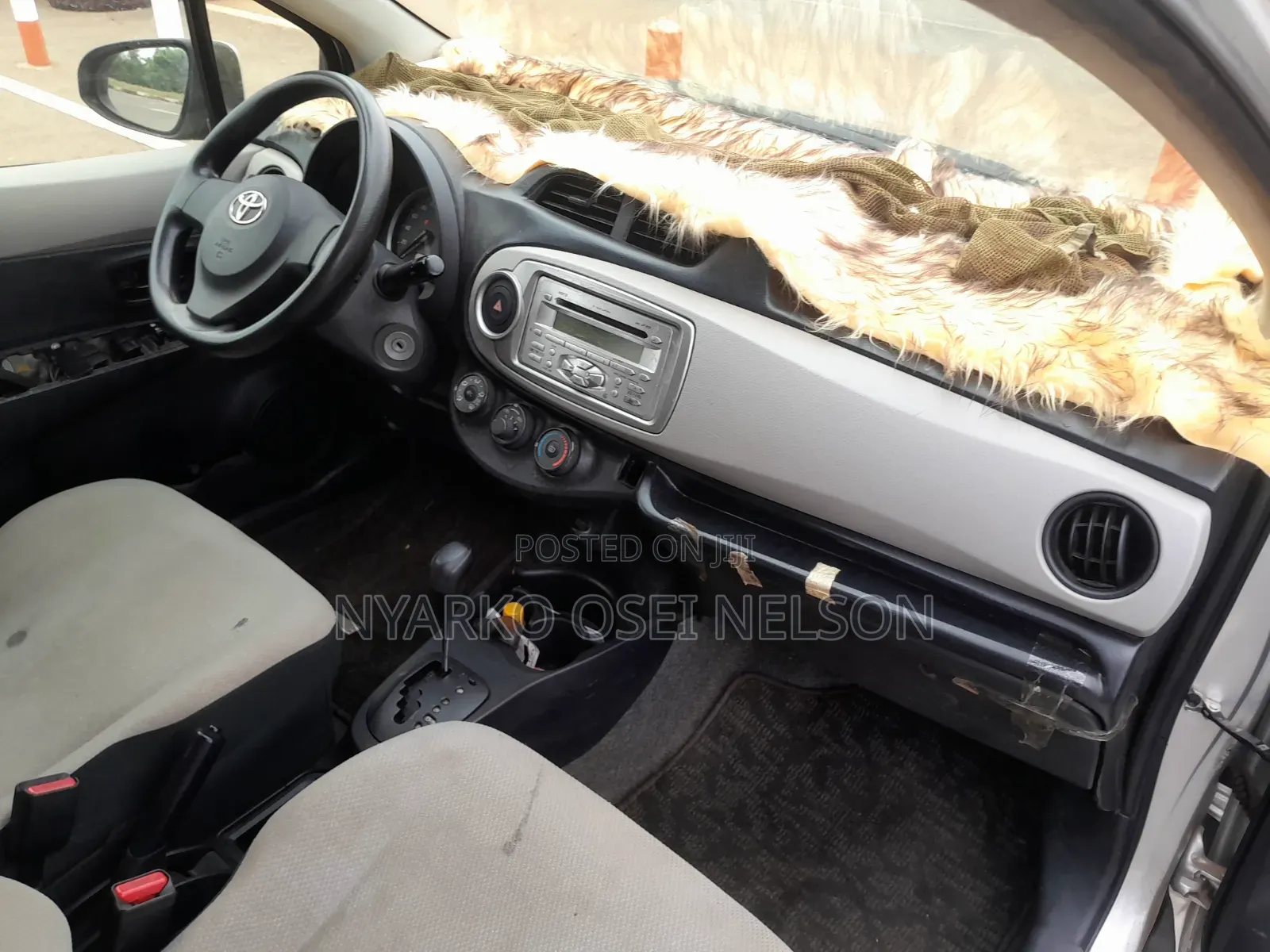 Toyota Vitz 2012 Silver