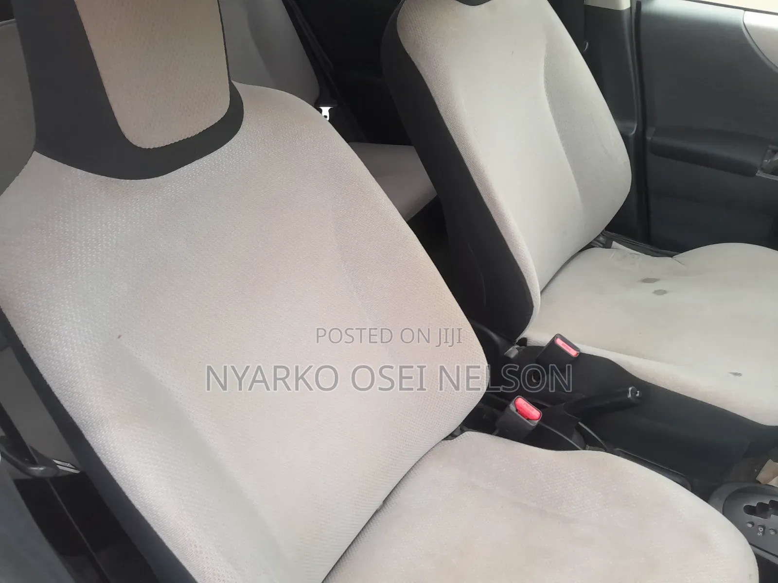 Toyota Vitz 2012 Silver