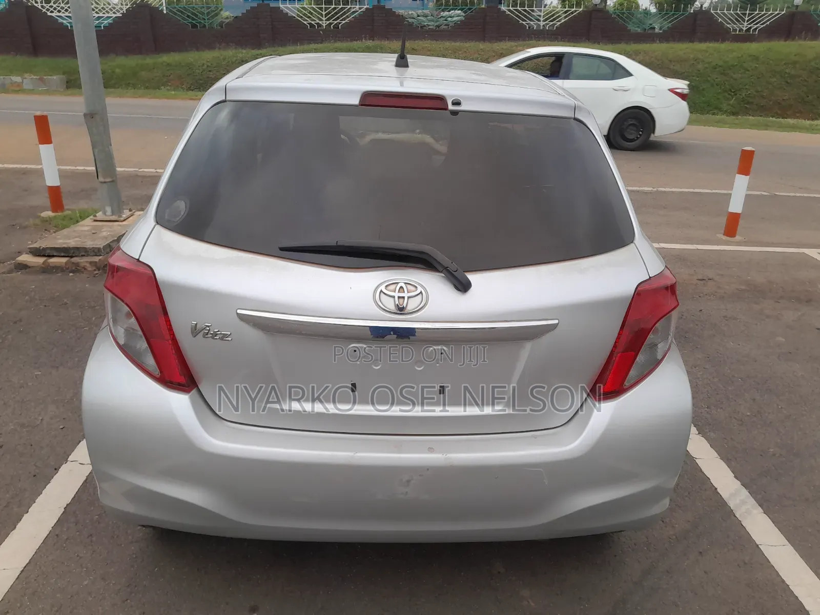 Toyota Vitz 2012 Silver