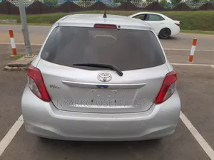 Toyota Vitz 2012 Silver