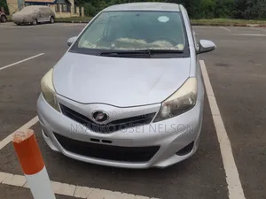 Toyota Vitz 2012 Silver