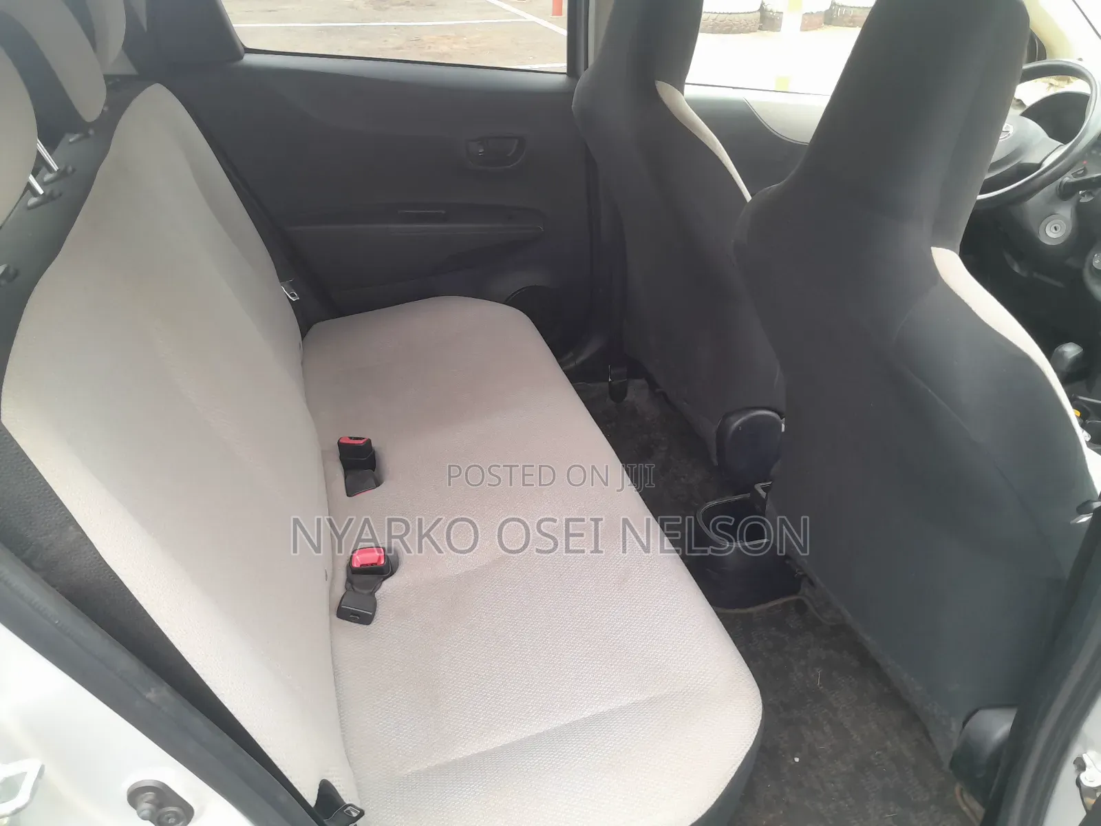 Toyota Vitz 2012 Silver
