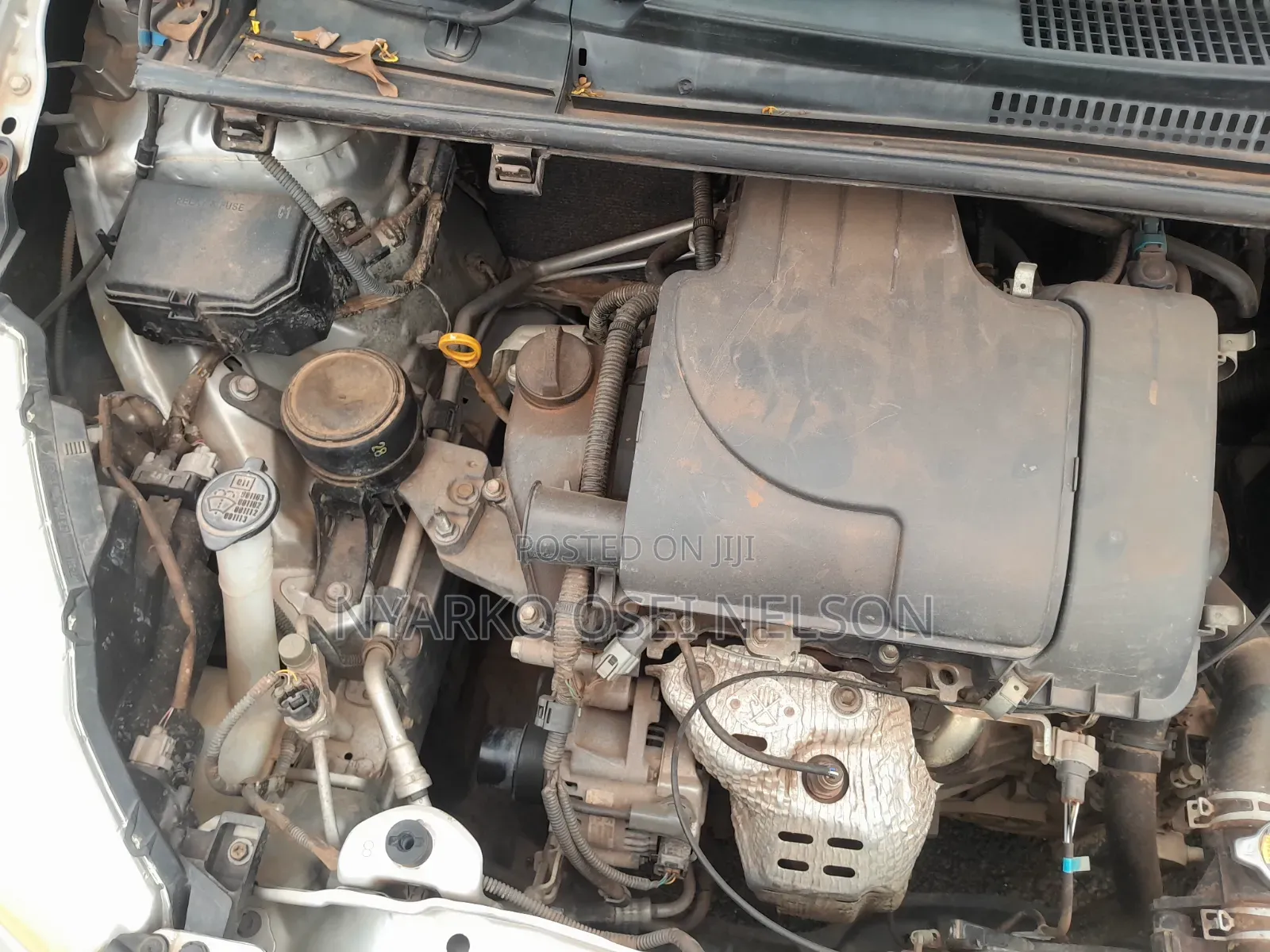 Toyota Vitz 2012 Silver