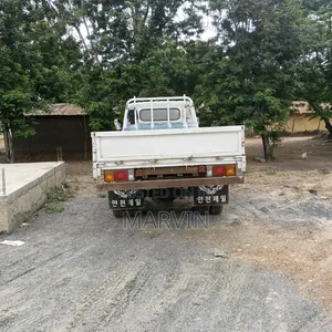 Hyundai Mighty 2