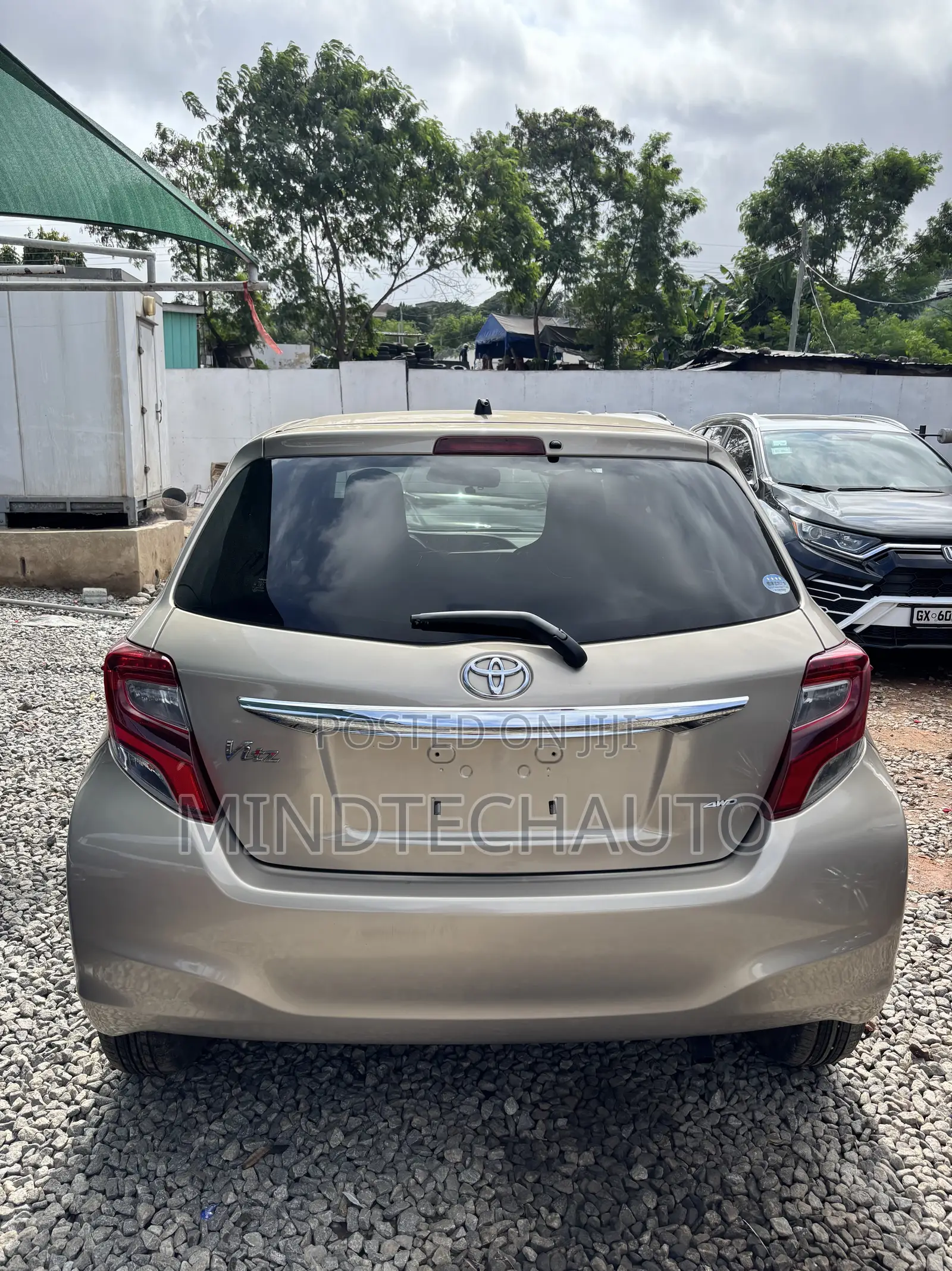 Toyota Vitz 1.5 FWD 3dr 2016 Gold