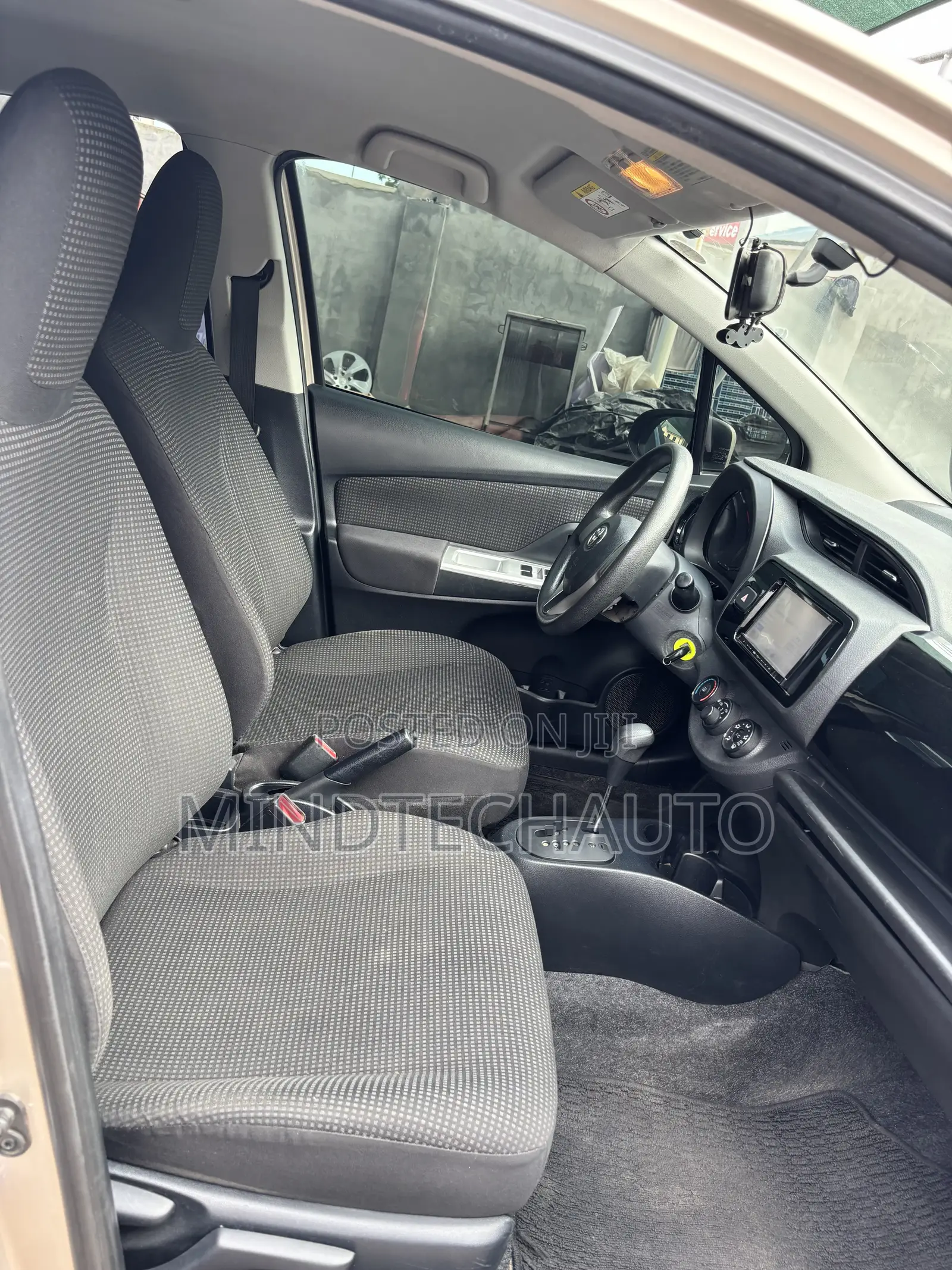 Toyota Vitz 1.5 FWD 3dr 2016 Gold