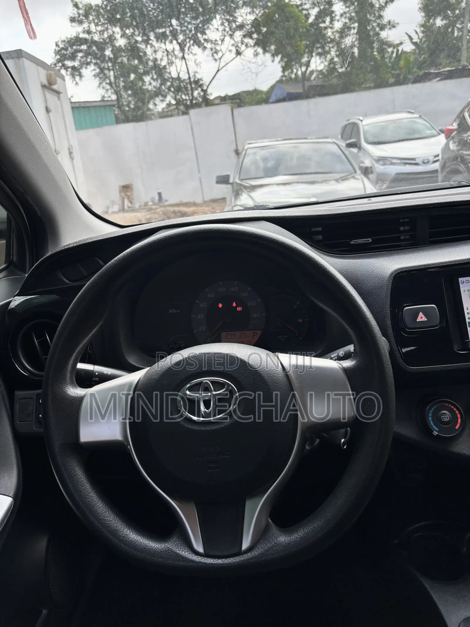 Toyota Vitz 1.5 FWD 3dr 2016 Gold